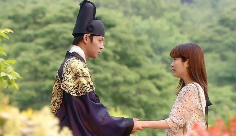 《屋塔房王世子》主要讲了什么内容？