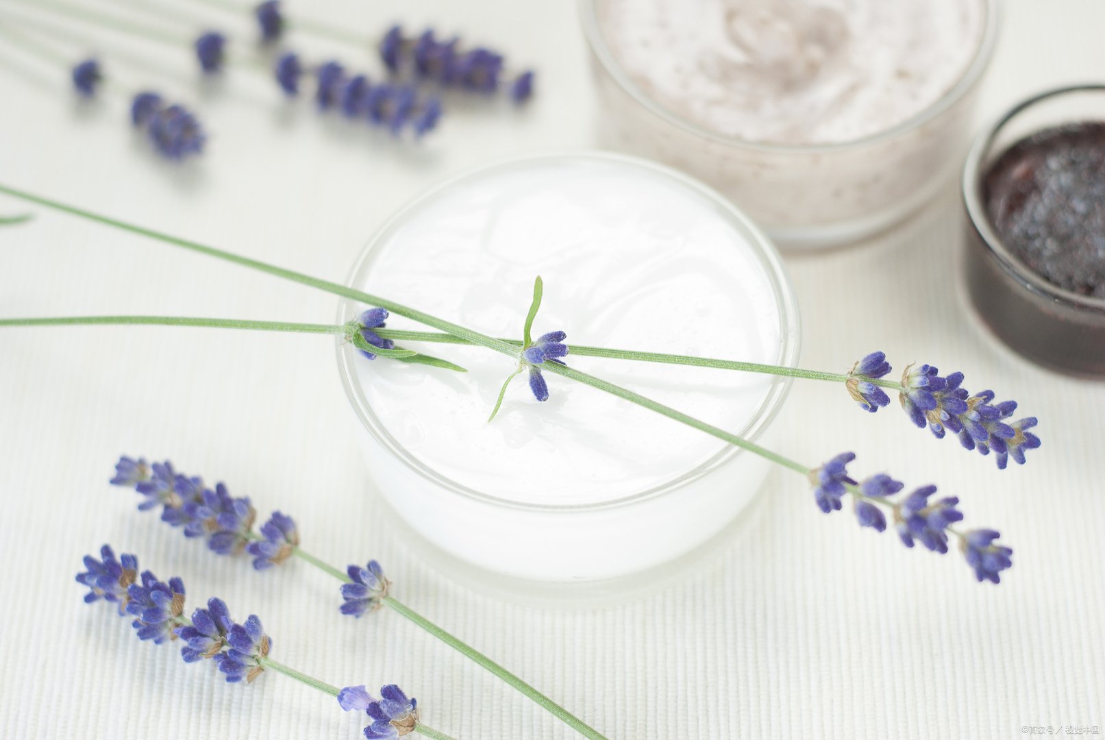 有哪些适合二十多岁的眼霜推荐？什么产品值的推荐？