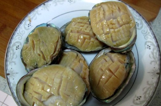 鲍鱼主要吃它的哪个部位?