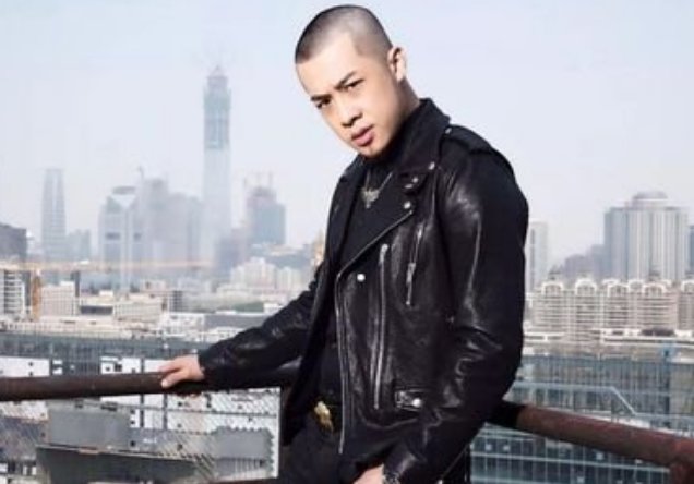 伪装歌词是什么？