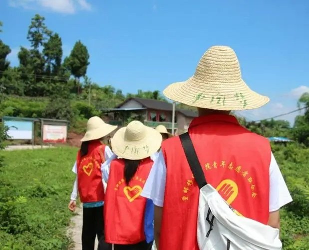 书记下乡调研被司机遗忘路边！你有过类似经历吗？