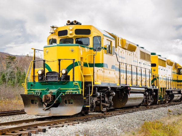 火车过大桥为什么要鸣笛