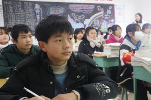 落花媒人形容什么动物