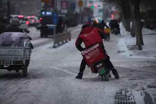辽宁外卖小哥回应大火中救出同行，他当时为何能够不顾自己而舍身救人？
