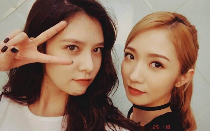 孟美岐宋妍霏闺蜜出游拍照指南,她们有什么值得学习的拍照姿势?