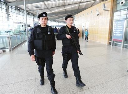 一级安保的作者简介