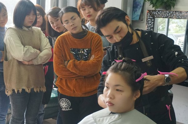 学理发要在哪里学