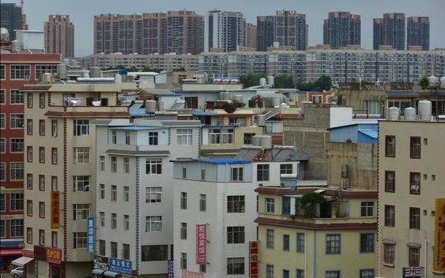 广东一房东高考608分租户免租4年被质疑炒作，针对此事房东有何回应？