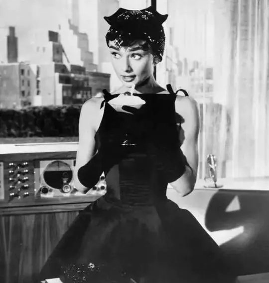 纪梵希为赫本终身不娶，赫本葬礼上亲自抬棺，旷世情缘终落下帷幕，为什么？