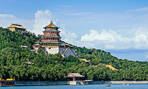 颐和园、拙政园、狮子林、留园的所在地点、建成年代、特点是什么？拜托各位了！