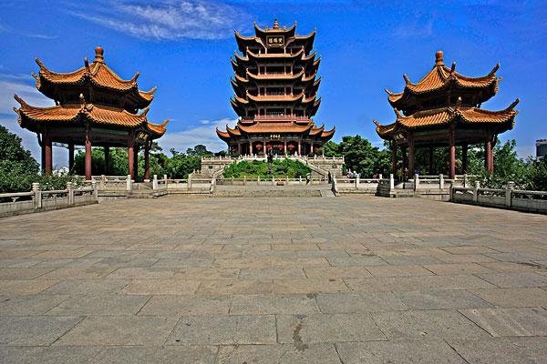 更上一层楼的前一句是