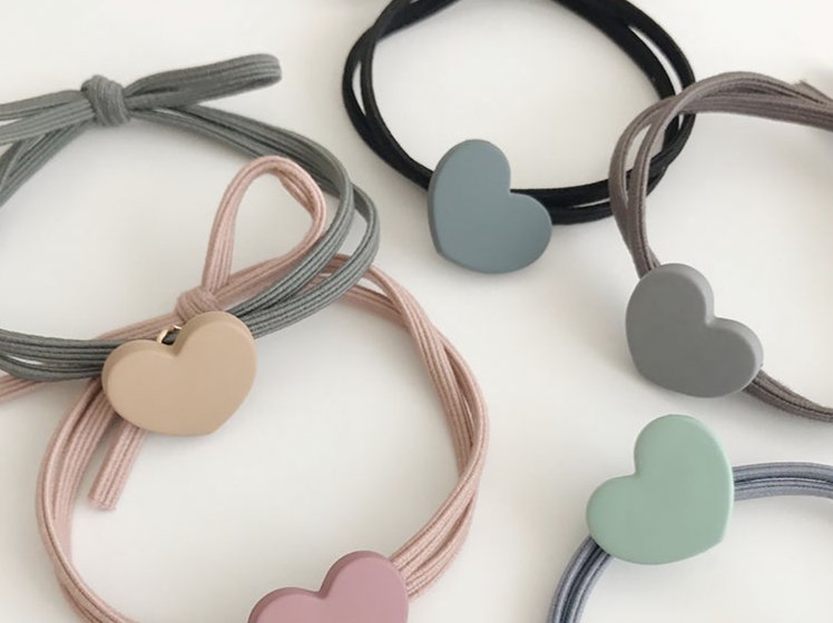 男生手上戴皮筋是什么意思?