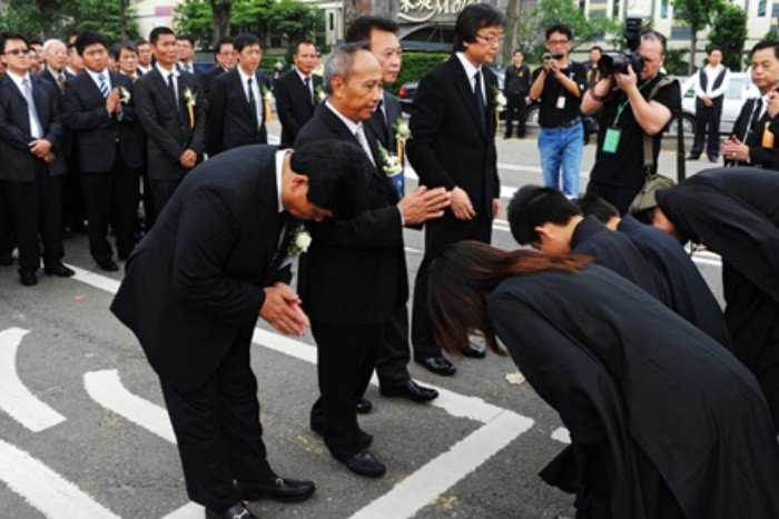 亚洲黑道教父，为何去世时万人吊唁，轰动了整个亚洲