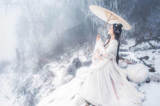 女朋友朋友圈发表这首诗，忽有故人心上过,回首山河已是秋,两处相思同淋雪,此生也算共白头是什么意思？