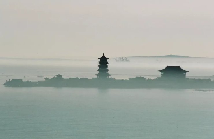 历史上哪个城市曾多次出现海市蜃楼的景象？