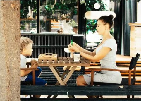 母亲和儿子享受天伦之乐的句子