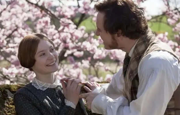 简爱最后和谁在一起了?