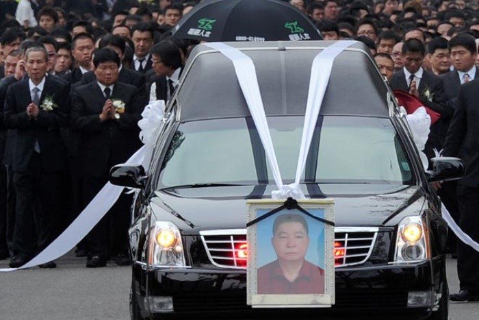 亚洲黑道教父，为何去世时万人吊唁，轰动了整个亚洲