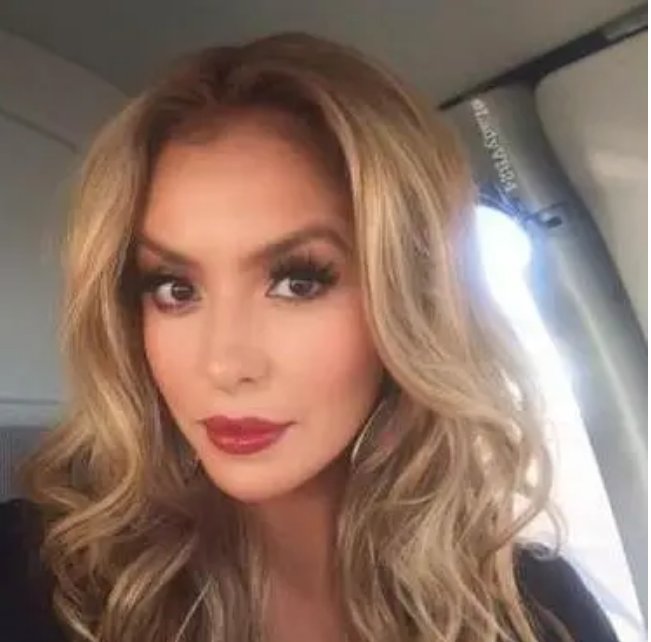 瓦妮莎已怀孕那么多次，为啥还有很多人追求？