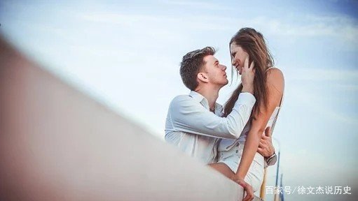 大龄剩女的悔恨：年轻时放纵和黑人同居，如今倒贴婚房也没人要我，为何