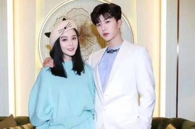 范冰冰的母亲生生范冰冰是1981年的，为什么她弟弟是2000年才出生的，她母亲生范丞丞时母亲年龄多大