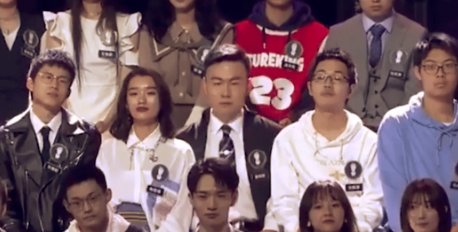 潘周聃回应出场被模仿走红，当时他的表情为何如此僵硬？