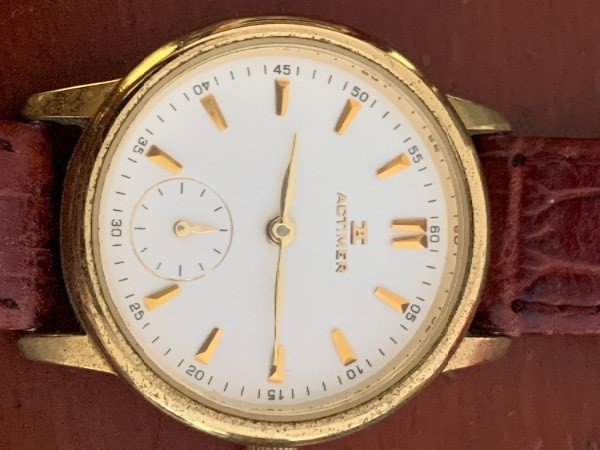 这个是什么牌子的手表呢？