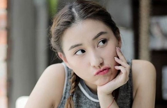 何超莲看到流星，窦骁说流星是何超莲的爸爸，这其中有什么原因吗？