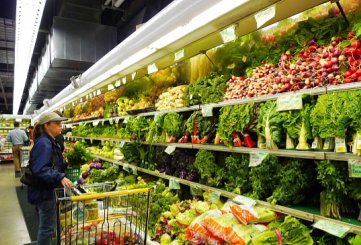 据韩媒报道，当地大葱鸡蛋价格暴涨，疫情不是得以控制了吗，为何还涨？