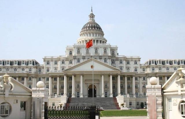 国内的哪些建筑称得上十大最丑陋建筑，分别在什么地方？