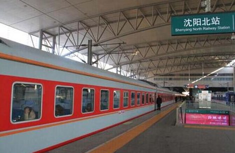 沈阳铁路局下，共有哪些机务段和车辆段？