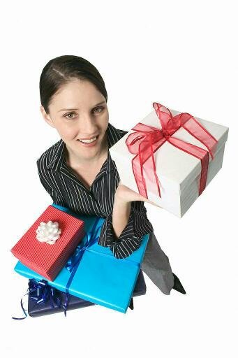 去朋友家里玩，要不要买礼物？