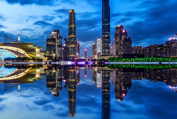 纷嚣的拼音和意思