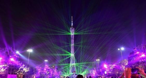 什么的灯光四字词语