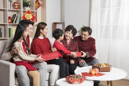 为何老人凡事都替儿子想，有事却总找女儿？