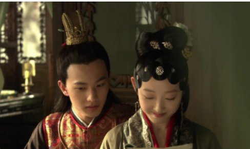 纵是千千晚星，不敌灼灼月光是什么意思