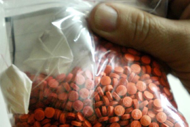 青少年吸毒的表现是什么?( )a