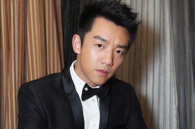 乘客坐公交车偶遇郑恺，你坐公交车遇到明星会怎么做？