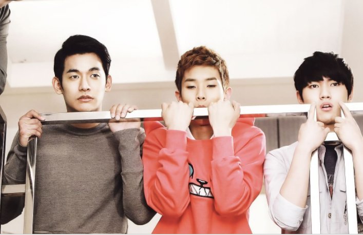 《屋塔房王世子》主要讲了什么内容？