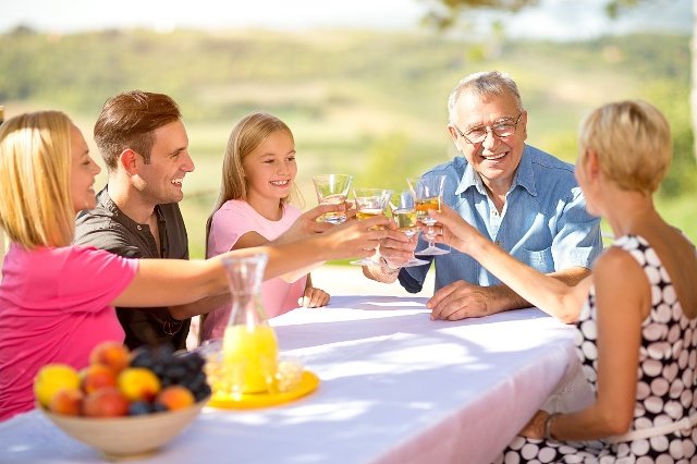 父母总是替我做很多的决定，我觉得自己很没用怎么办？