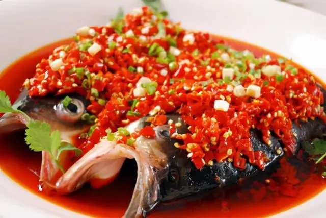 长沙一男子吃湘菜太辣打喷嚏要求餐馆免单,客人的要求合理吗?