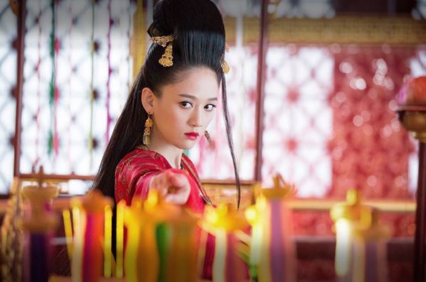 《笑傲江湖》里任我行有“三个半”不佩服和“三个半”佩服，他们分别是谁？