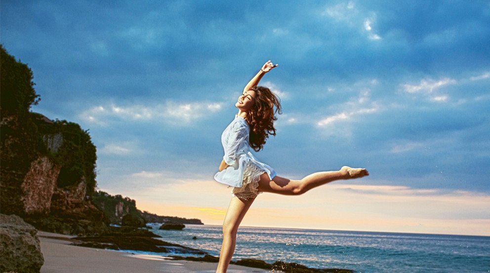 海滨仲夏夜 表达了作者什么思想感情？