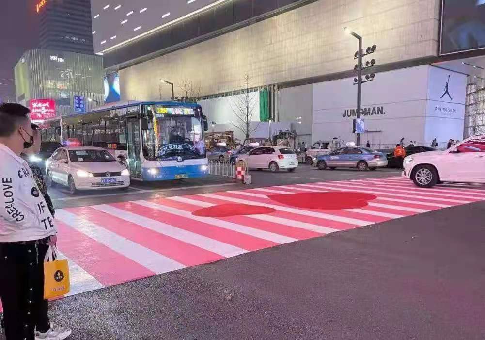 洛阳爱心斑马线被清除了，清除的原因是什么？