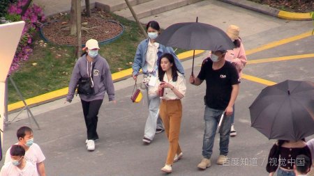 流金岁月最后朱锁锁和谁在一起了？