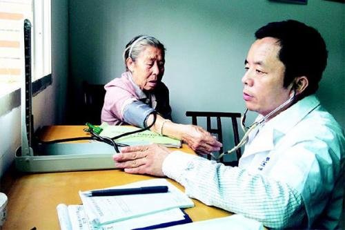 乡村医生遗愿穿戴整齐捐给国家，是什么信念支撑着他？