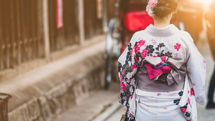 关于女子穿和服被骂滚出大理一事,官方是如何回应的?