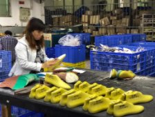 郑州一鞋厂5名员工查出血液病，为何他们会同时患上这种疾病？