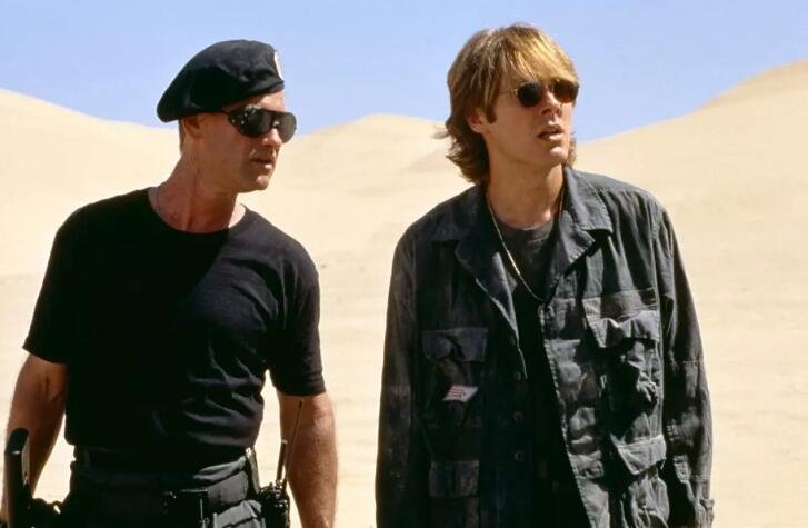 美剧《星际之门》和《星际之门亚特兰蒂斯》之间是什么样的关系？