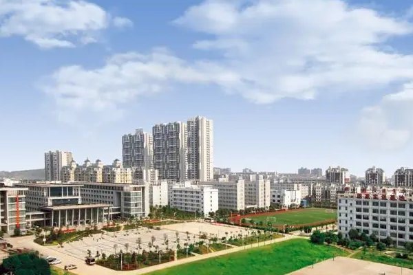 湖北科技职业学院在什么位置啊？